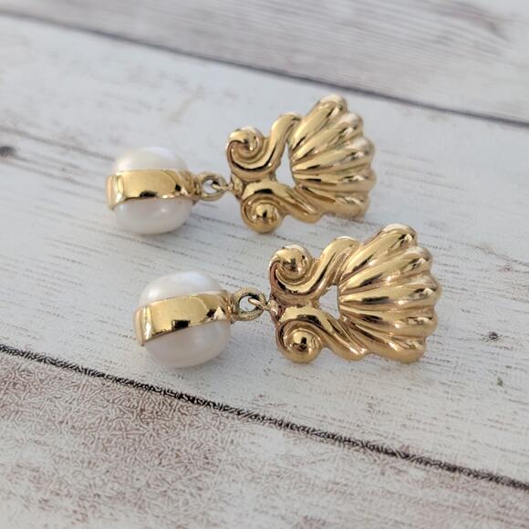 Vintage Stud Earrings Gold Tone & Faux Pearl Regal - Picture 3 of 7